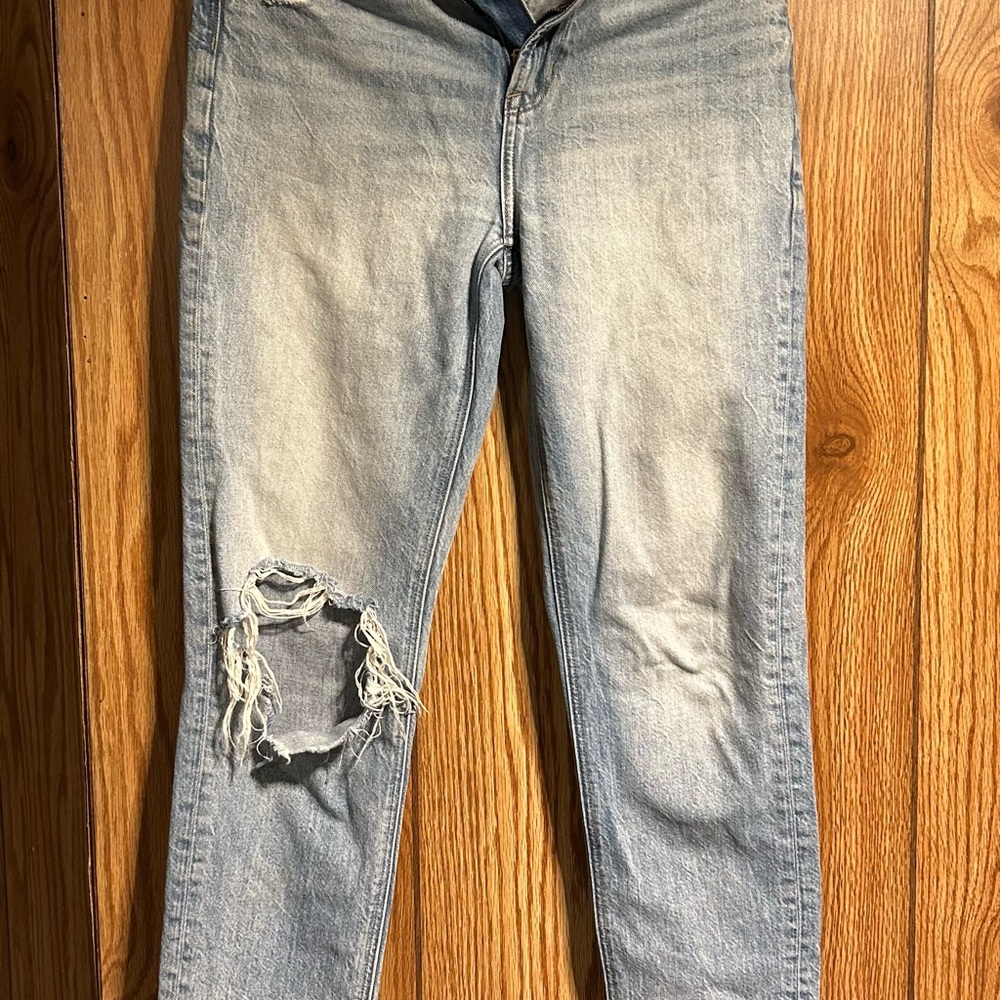 American Eagle Outfitters Light Blue Ripped Boyfriend Jeans